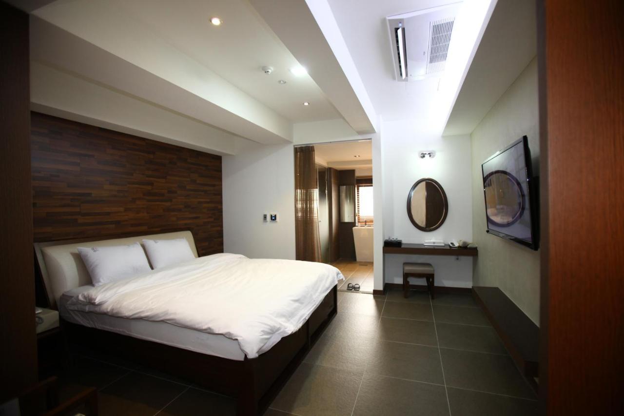 Suwon Reve Hotel Exteriör bild